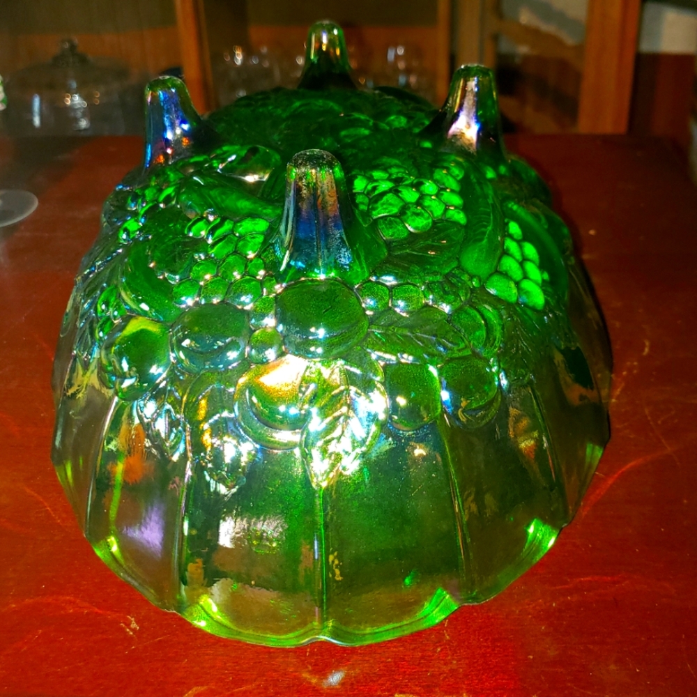 Green Harvest Carnival Glass - Picture 2 of 3